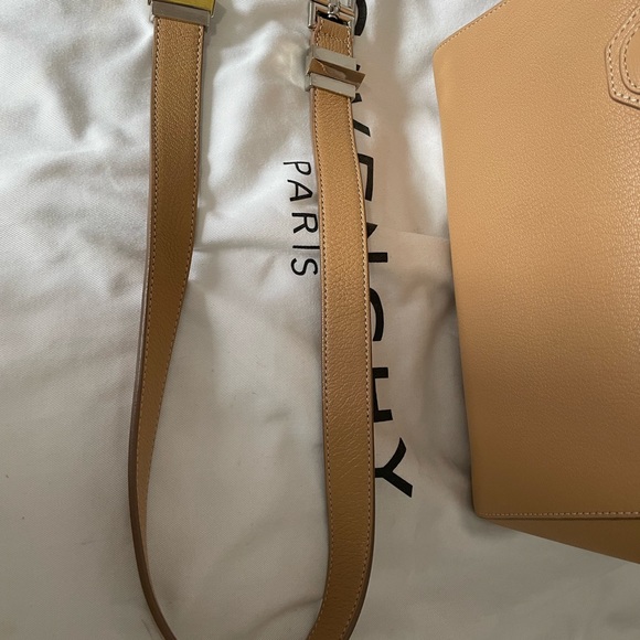 Givenchy Medium Antigona NWOT - Picture 7 of 16